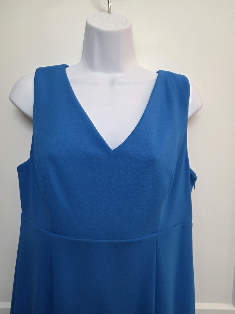 DKNY Classic V Front and Back Blue Dress - Picture 6 of 11